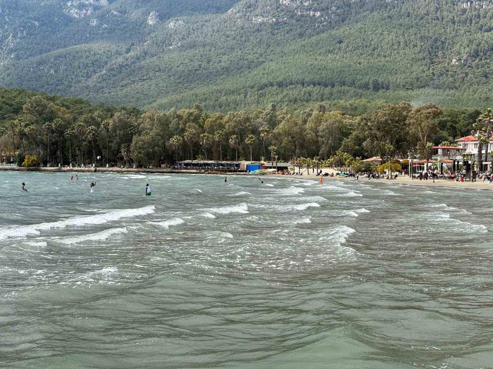 Muğla’da deniz sezonu erken açıldı
