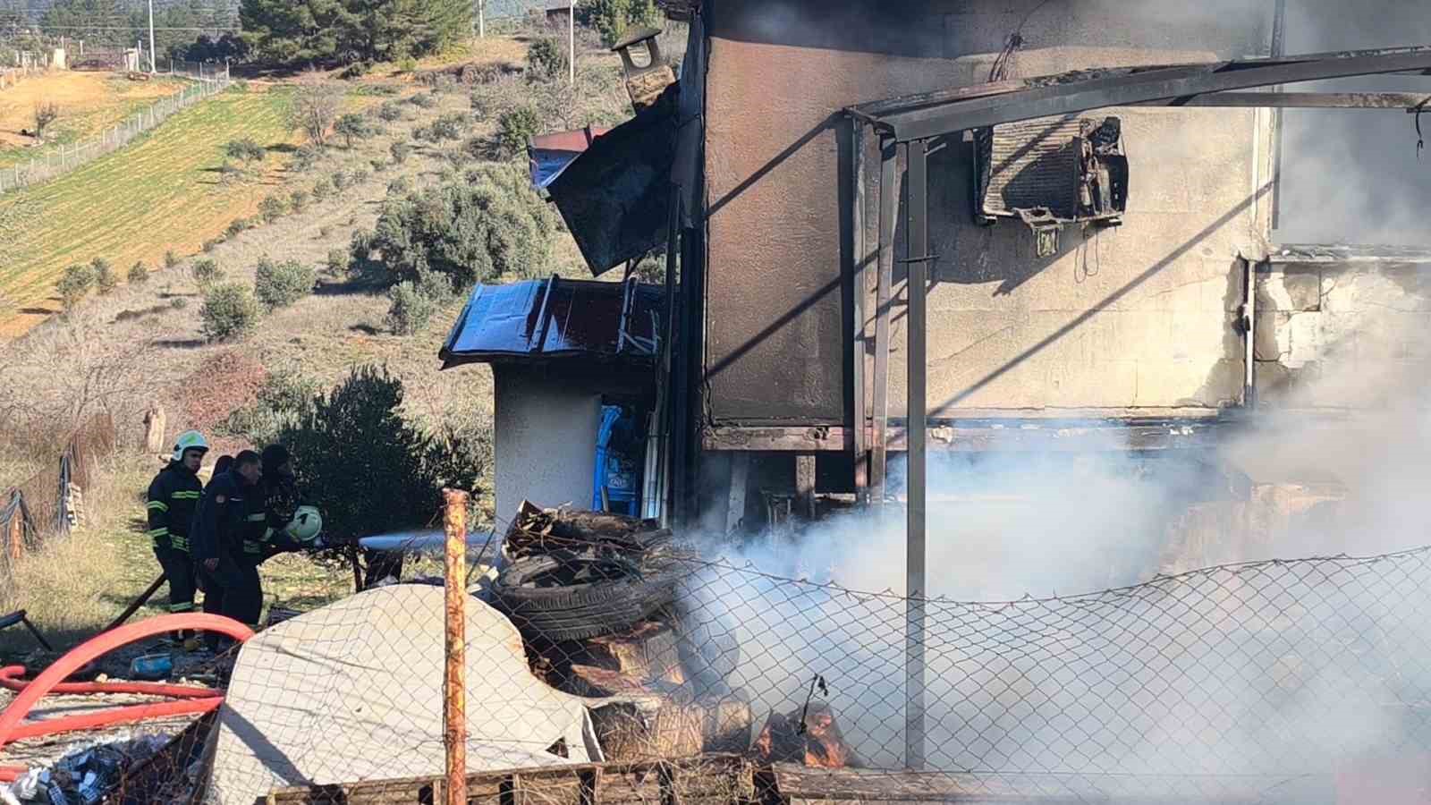 Muğla’da ev ve otomobil küle döndü
