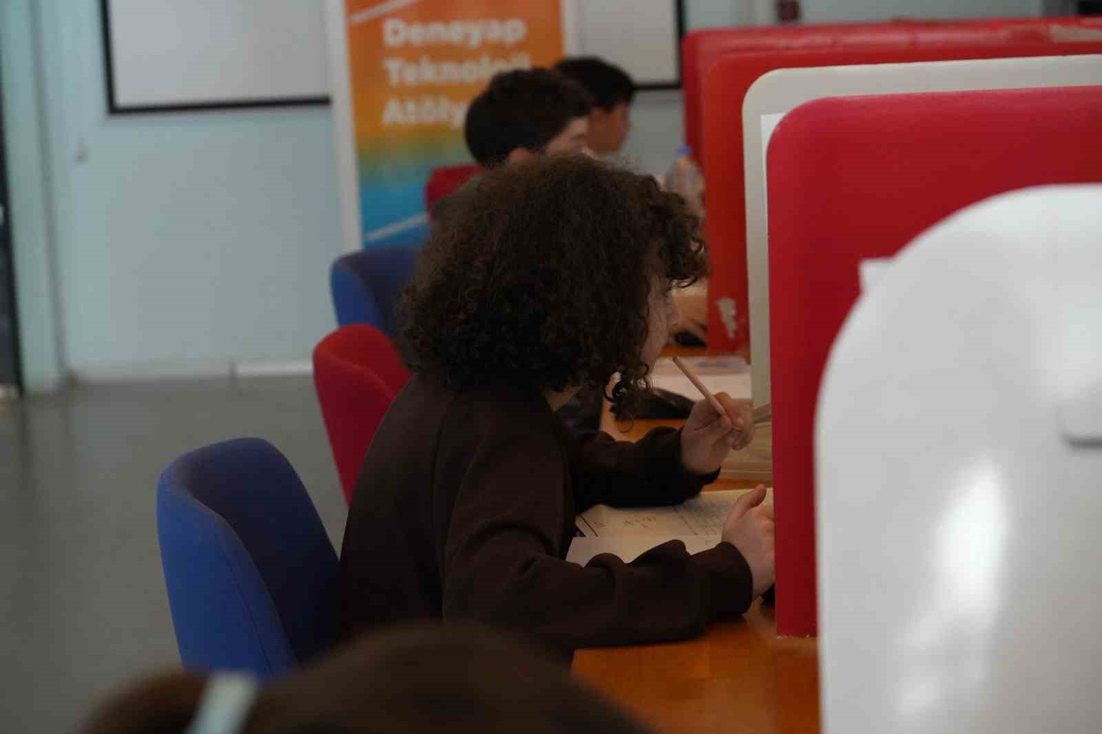 Muğla’da geleceğin teknoloji yıldızları yarışıyor
Muğla’da geleceğin teknoloji yıldızları yarışıyor