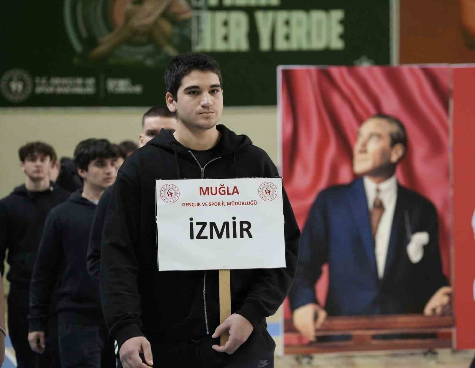 Muğla’da gençler sahaya indi
