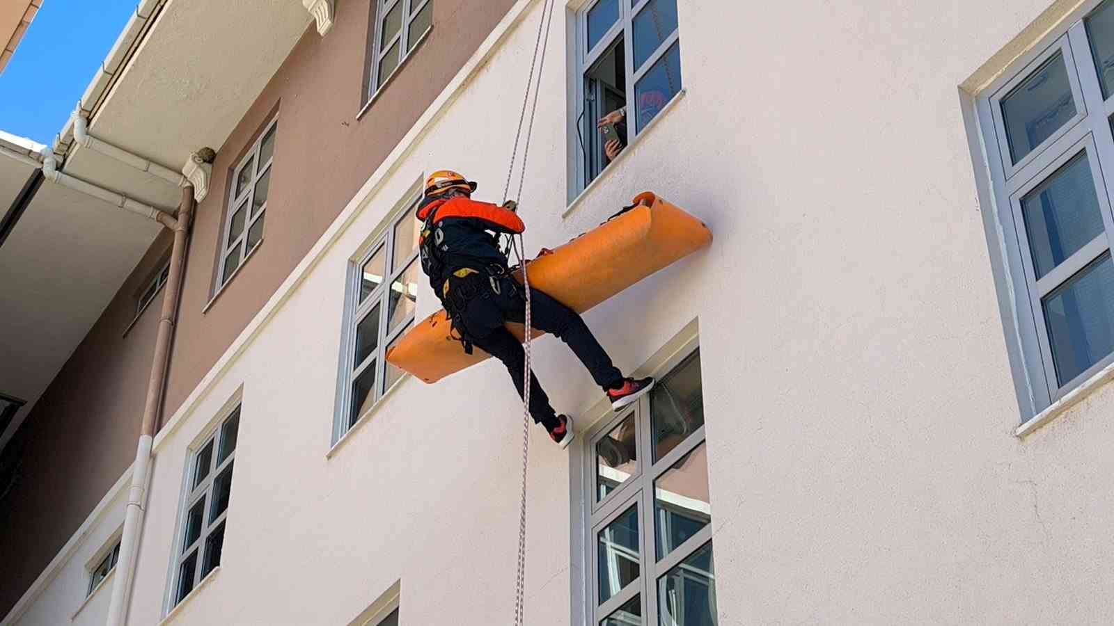 Muğla’da gerçeği aratmayan deprem tatbikatı
