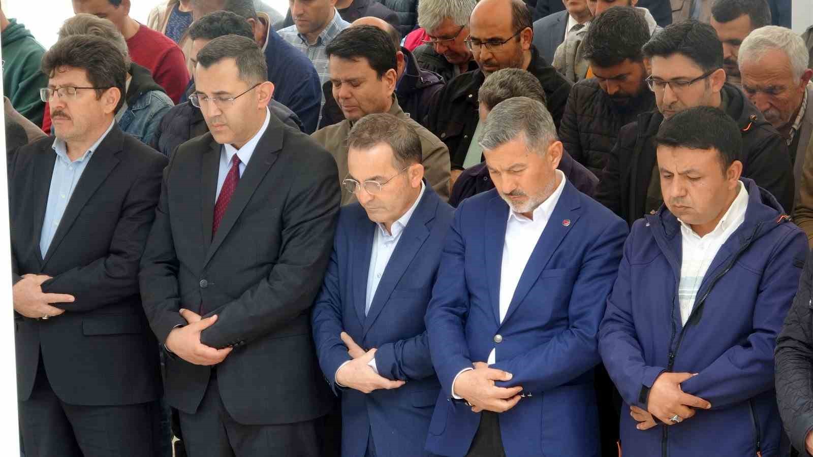 Muğla’da hayatını kaybeden öğrenciler ve öğretmen için gıyabi cenaze namazı kılındı
