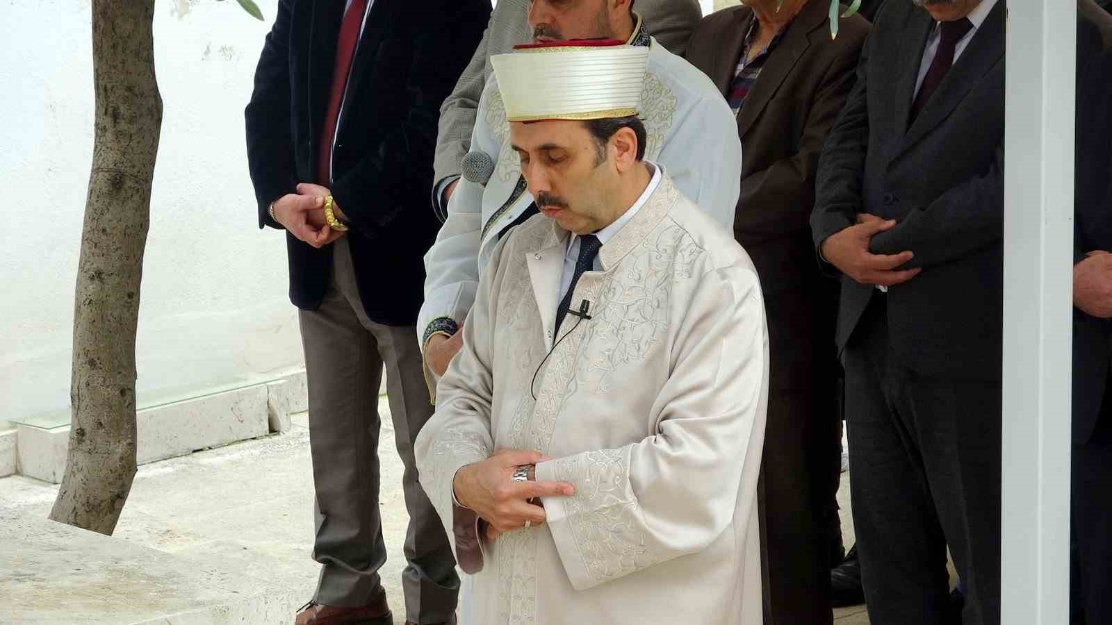 Muğla’da hayatını kaybeden öğrenciler ve öğretmen için gıyabi cenaze namazı kılındı
