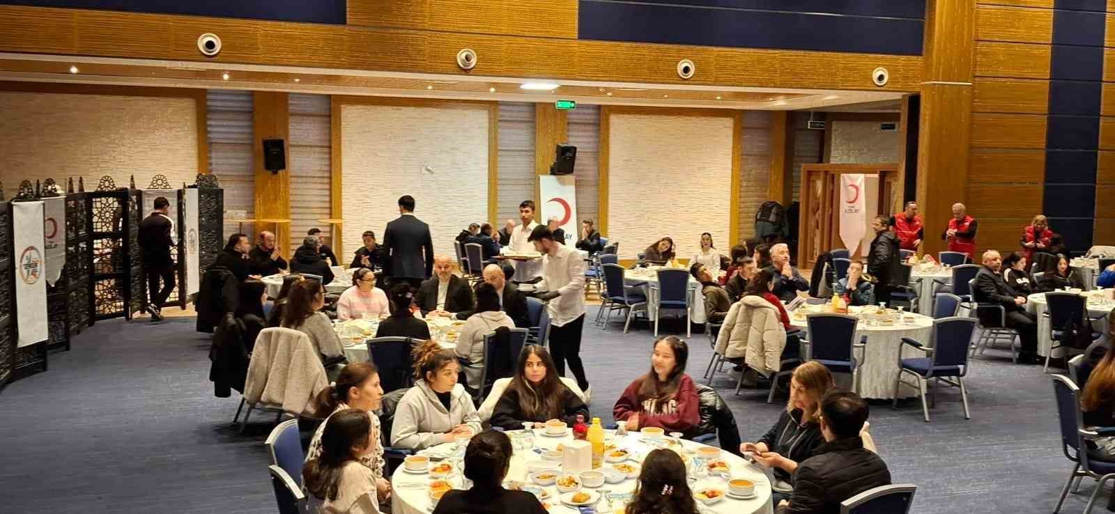 Muğla’da iyilik sofrası Kızılay, gönüllü ve hayırseverlerle iftarda buluştu
