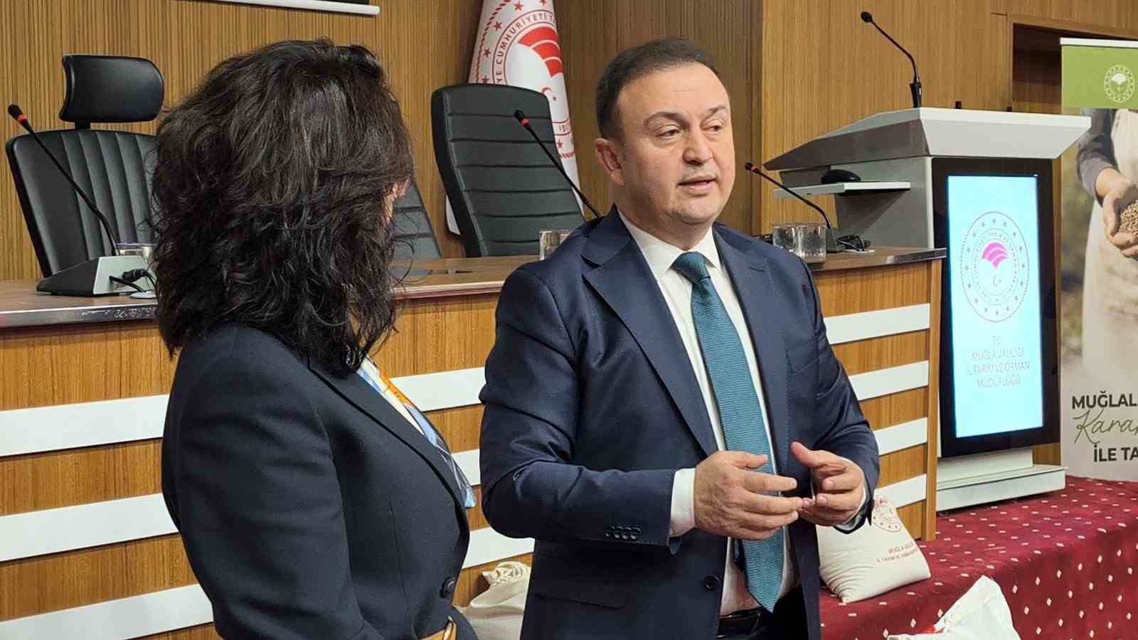 Muğla’da kadın çiftçilere karabuğday desteği 35 dönüm arazide üretim başlıyor
Muğla’da kadın çiftçilere karabuğday desteği 35 dönüm arazide üretim başlıyor