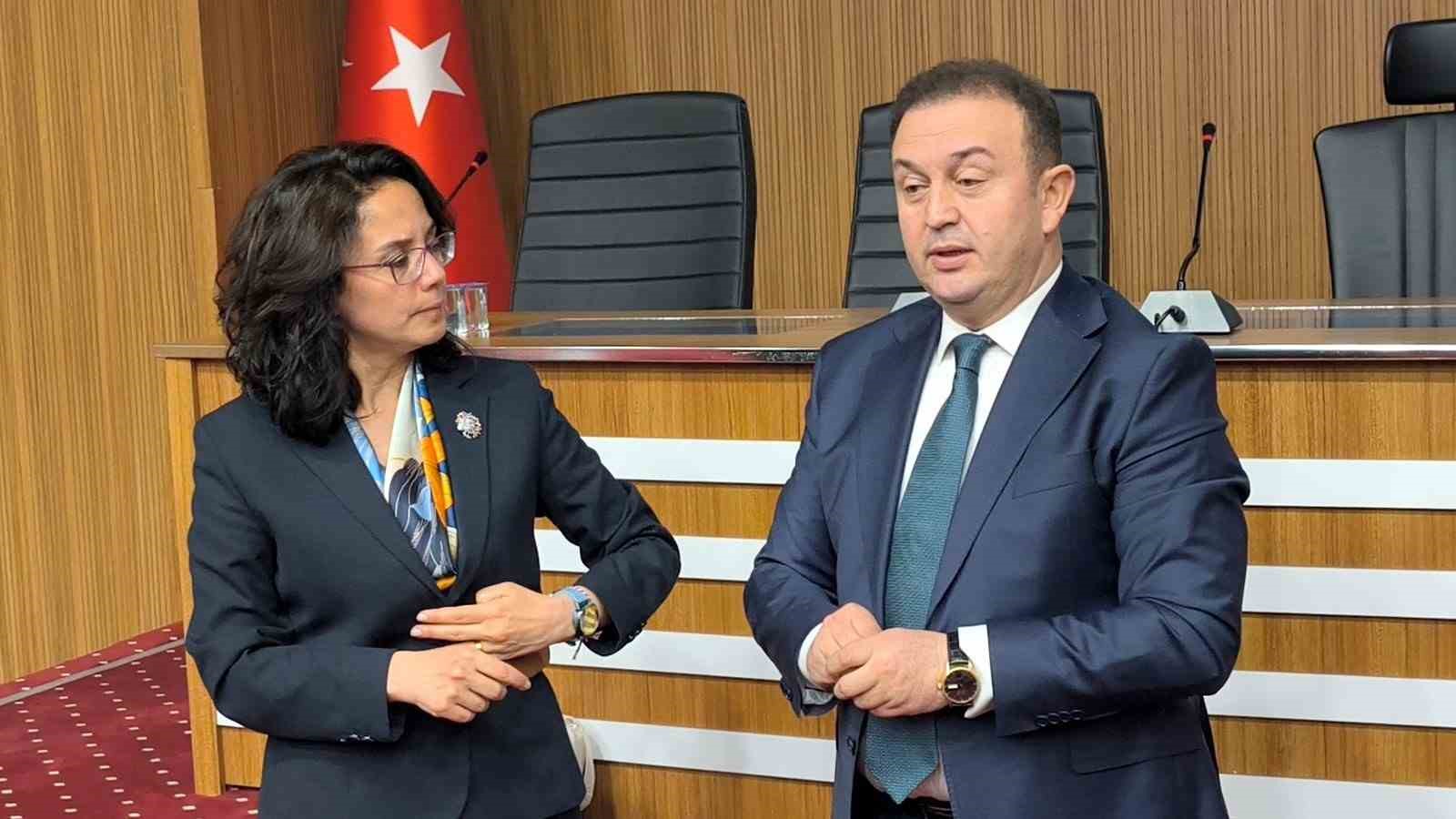 Muğla’da kadın çiftçilere karabuğday desteği 35 dönüm arazide üretim başlıyor
Muğla’da kadın çiftçilere karabuğday desteği 35 dönüm arazide üretim başlıyor