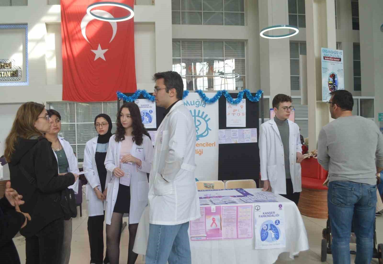 Muğla’da "kanser okuryazarlığı" seferberliği genç tıbbiyelerden önemli adım
Muğla’da "kanser okuryazarlığı" seferberliği genç tıbbiyelerden önemli adım