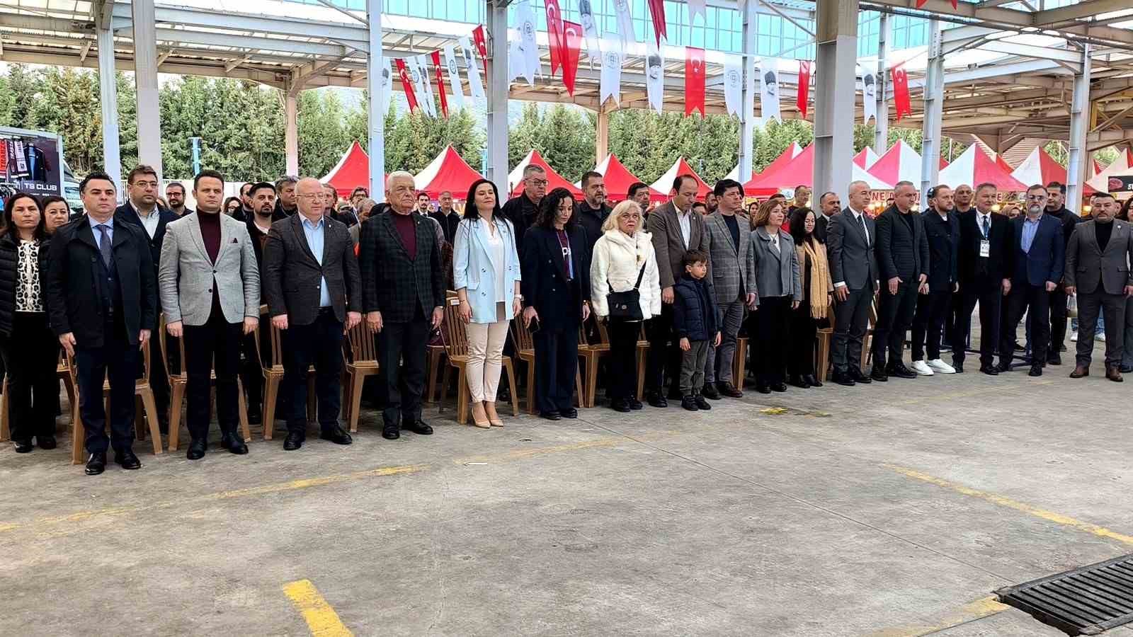 Muğla’da Karadeniz rüzgarı: 5 ton hamsi ikram edildi
Muğla’da Karadeniz rüzgarı: 5 ton hamsi ikram edildi