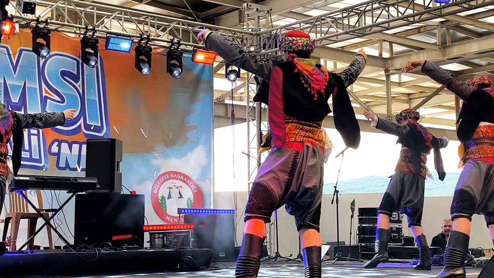 Muğla’da Karadeniz rüzgarı: 5 ton hamsi ikram edildi
Muğla’da Karadeniz rüzgarı: 5 ton hamsi ikram edildi