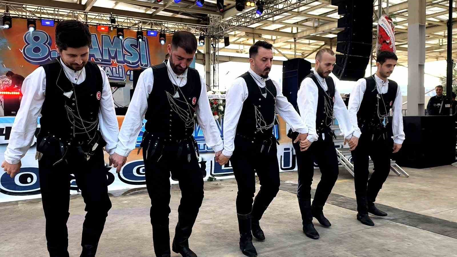 Muğla’da Karadeniz rüzgarı: 5 ton hamsi ikram edildi
Muğla’da Karadeniz rüzgarı: 5 ton hamsi ikram edildi