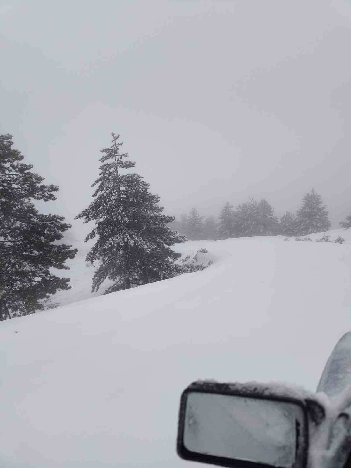 Muğla’da Nisan sürprizi Göktepe dağı beyaza büründü
