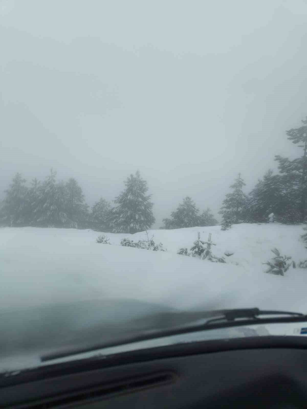 Muğla’da Nisan sürprizi Göktepe dağı beyaza büründü
