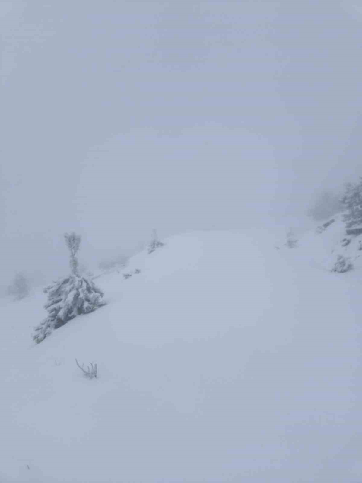 Muğla’da Nisan sürprizi Göktepe dağı beyaza büründü
