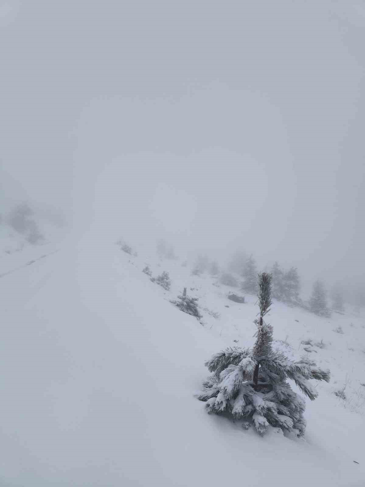 Muğla’da Nisan sürprizi Göktepe dağı beyaza büründü
