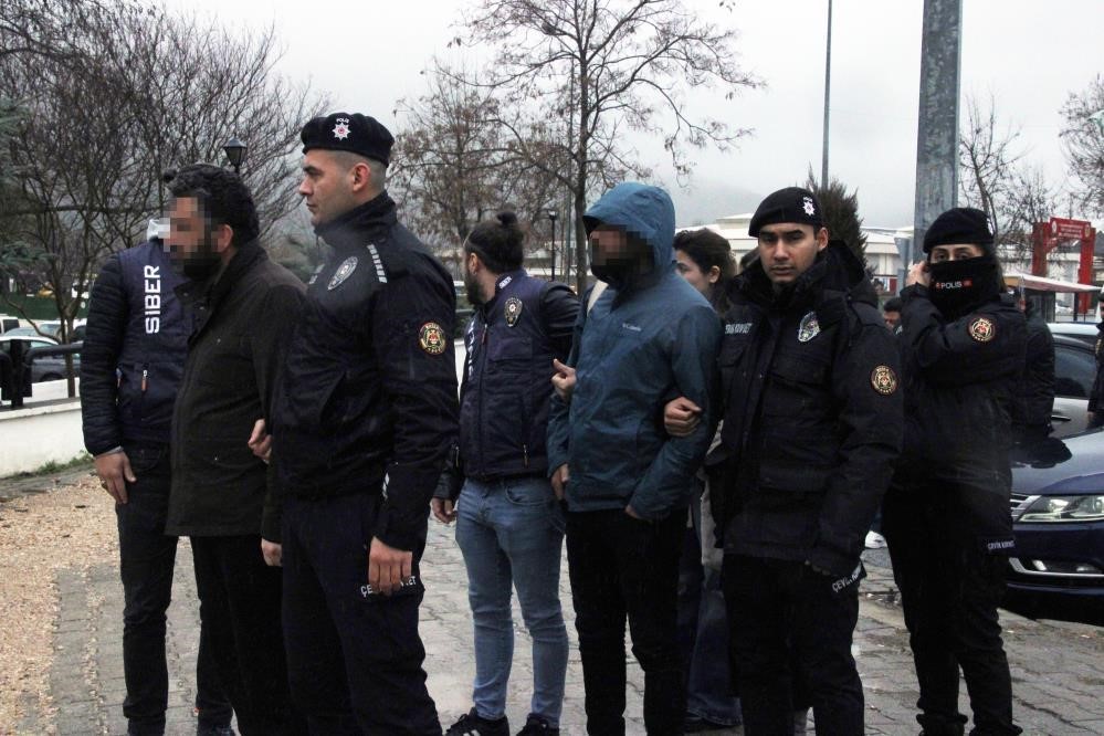 Muğla’da sahte hesap üzerinden ‘devlet büyüklerine hakaret’ soruşturmasında 2 tutuklama
