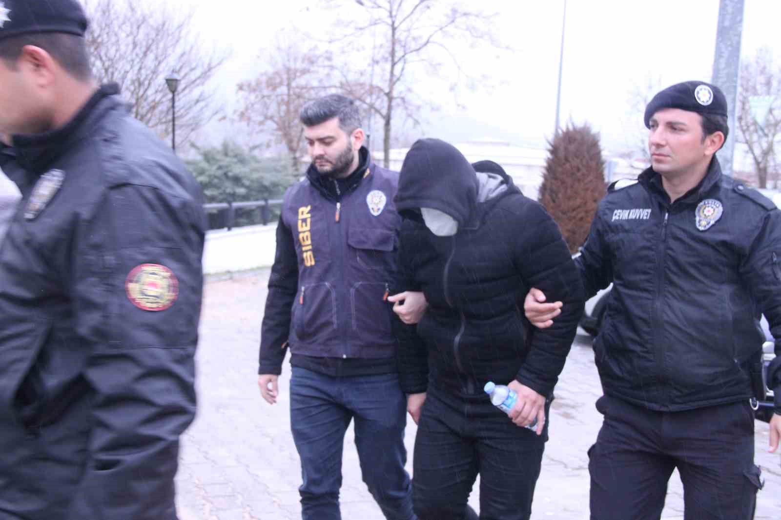Muğla’da sahte hesap üzerinden  ‘Devlet Büyüklerine Hakaret’ şüphelileri adliyeye sevk edildi
