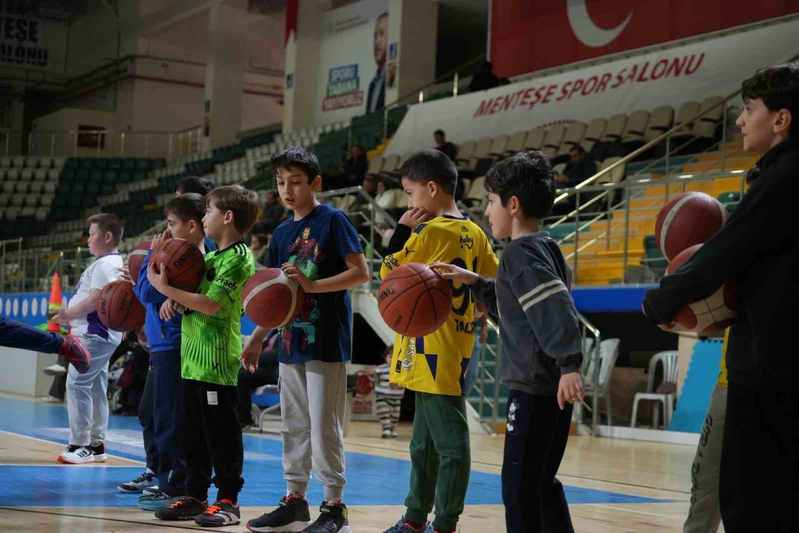 Muğla’da sporun kalbi GSB tesislerinde atıyor
