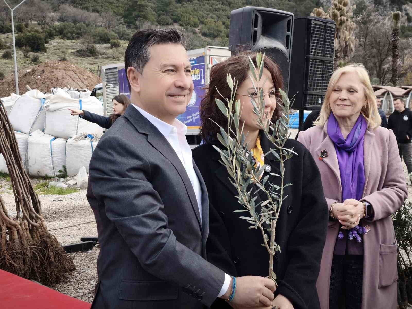 Muğla’da toprak gelecekle buluşuyor: "50 bin fidan üreticiye teslim edildi"
