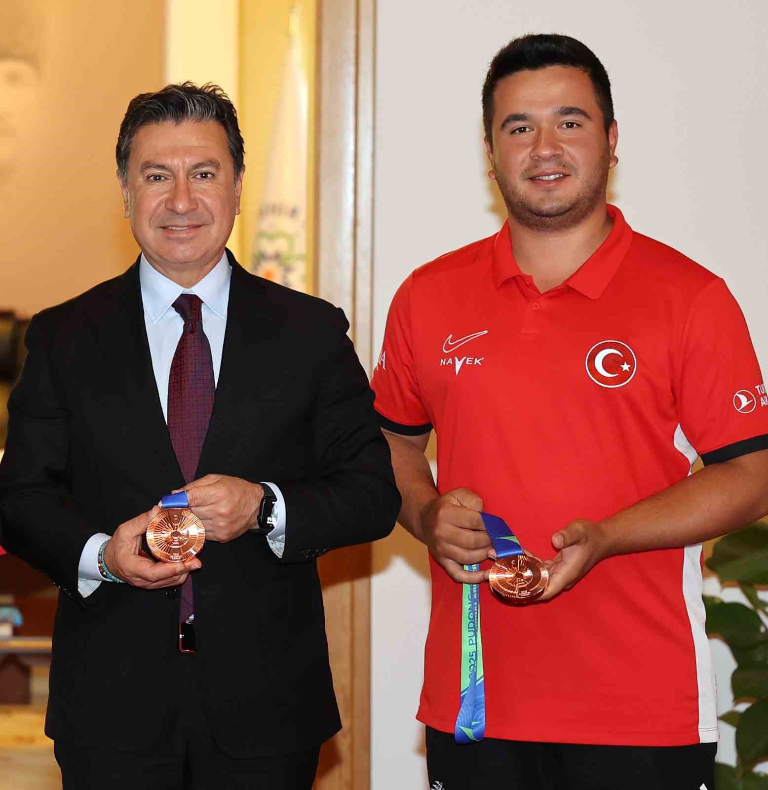 Muğlalı milli okçu Haney’e ‘Yılın Okçusu’ yarışmasında destek devam ediyor
