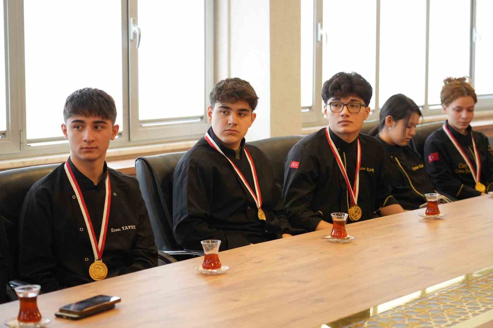 Muğla’nın altın madalyalı öğrencilerinin başarıları kutlandı
