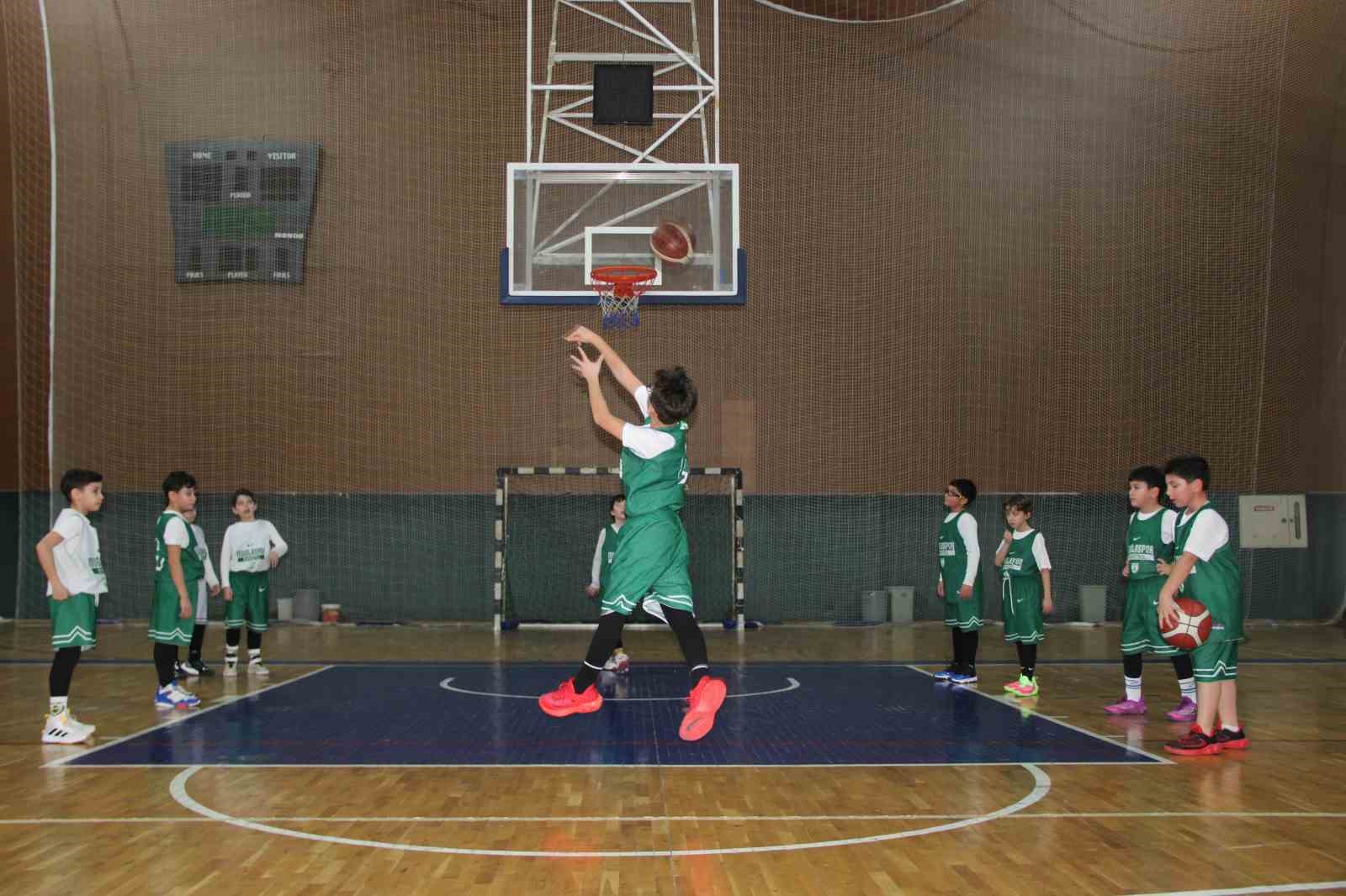 Muğlaspor basketbolda genç yetenekleri yetiştiriyor
Muğlaspor basketbolda genç yetenekleri yetiştiriyor