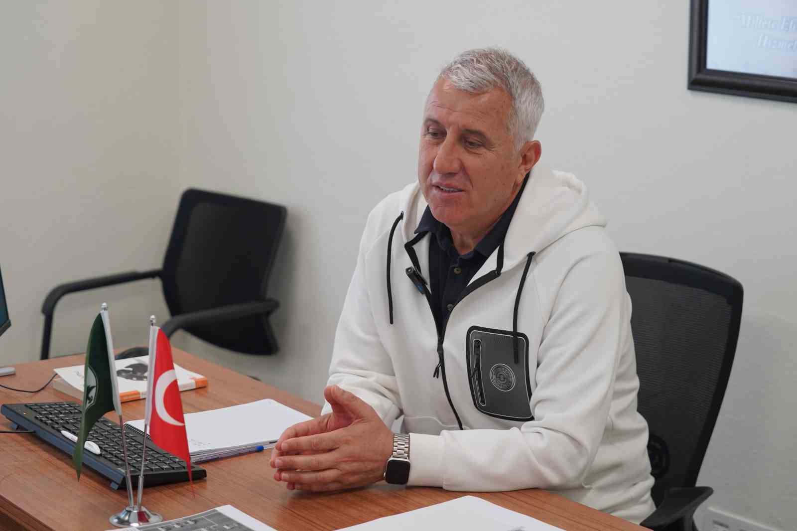 Muğlaspor Teknik Direktörü Besim Durmuş: "Kulübümüz hiç olmadığı kadar iyi hissediyor"
