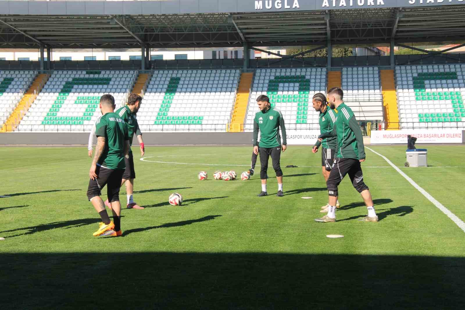 Muğlaspor Teknik Direktörü Sarıgül: "Özlediğimiz oyunla bu şehre şampiyonluğu getireceğiz"
Muğlaspor Teknik Direktörü Sarıgül: "Özlediğimiz oyunla bu şehre şampiyonluğu getireceğiz"