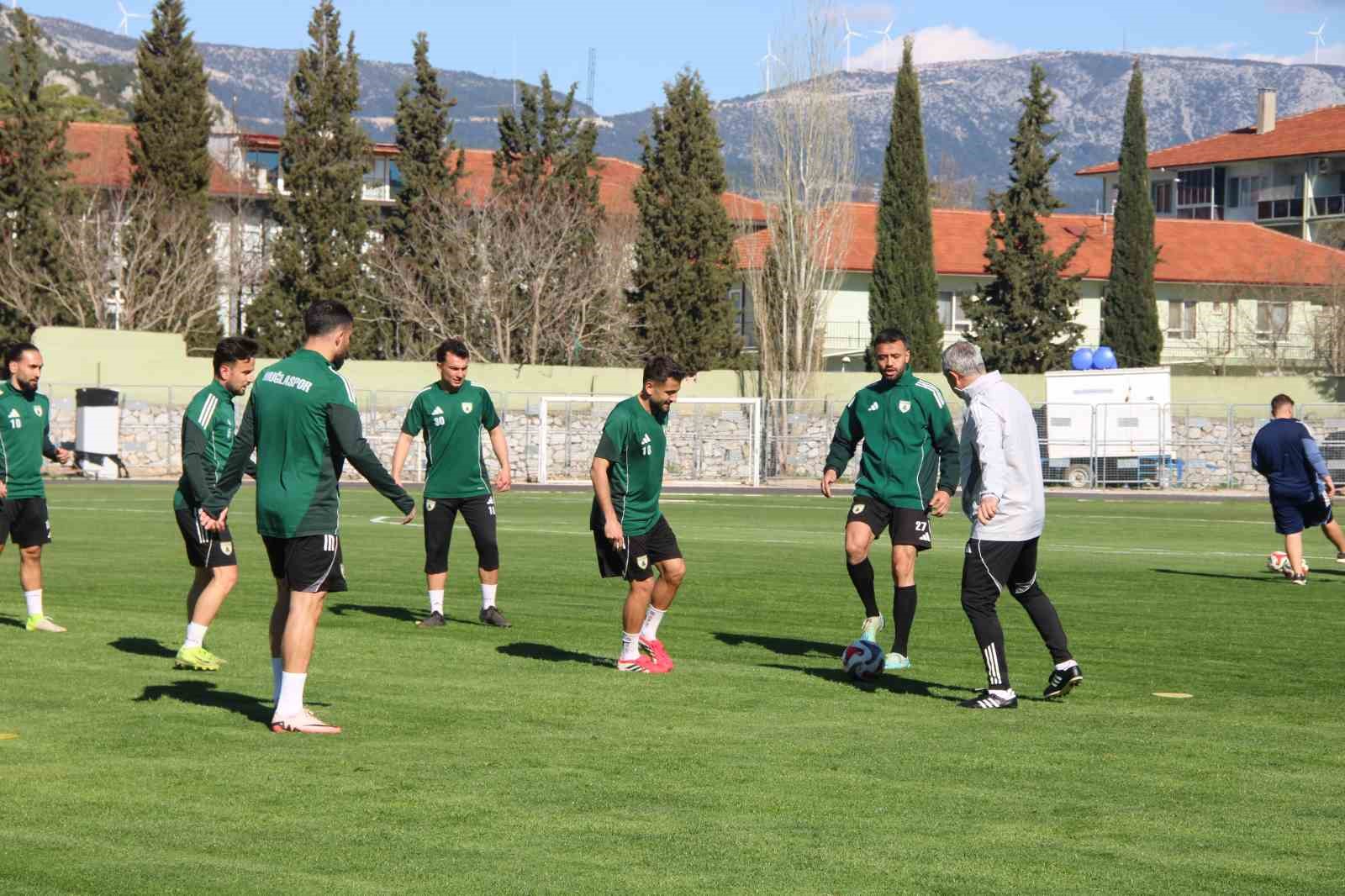 Muğlaspor Teknik Direktörü Sarıgül: "Özlediğimiz oyunla bu şehre şampiyonluğu getireceğiz"
Muğlaspor Teknik Direktörü Sarıgül: "Özlediğimiz oyunla bu şehre şampiyonluğu getireceğiz"