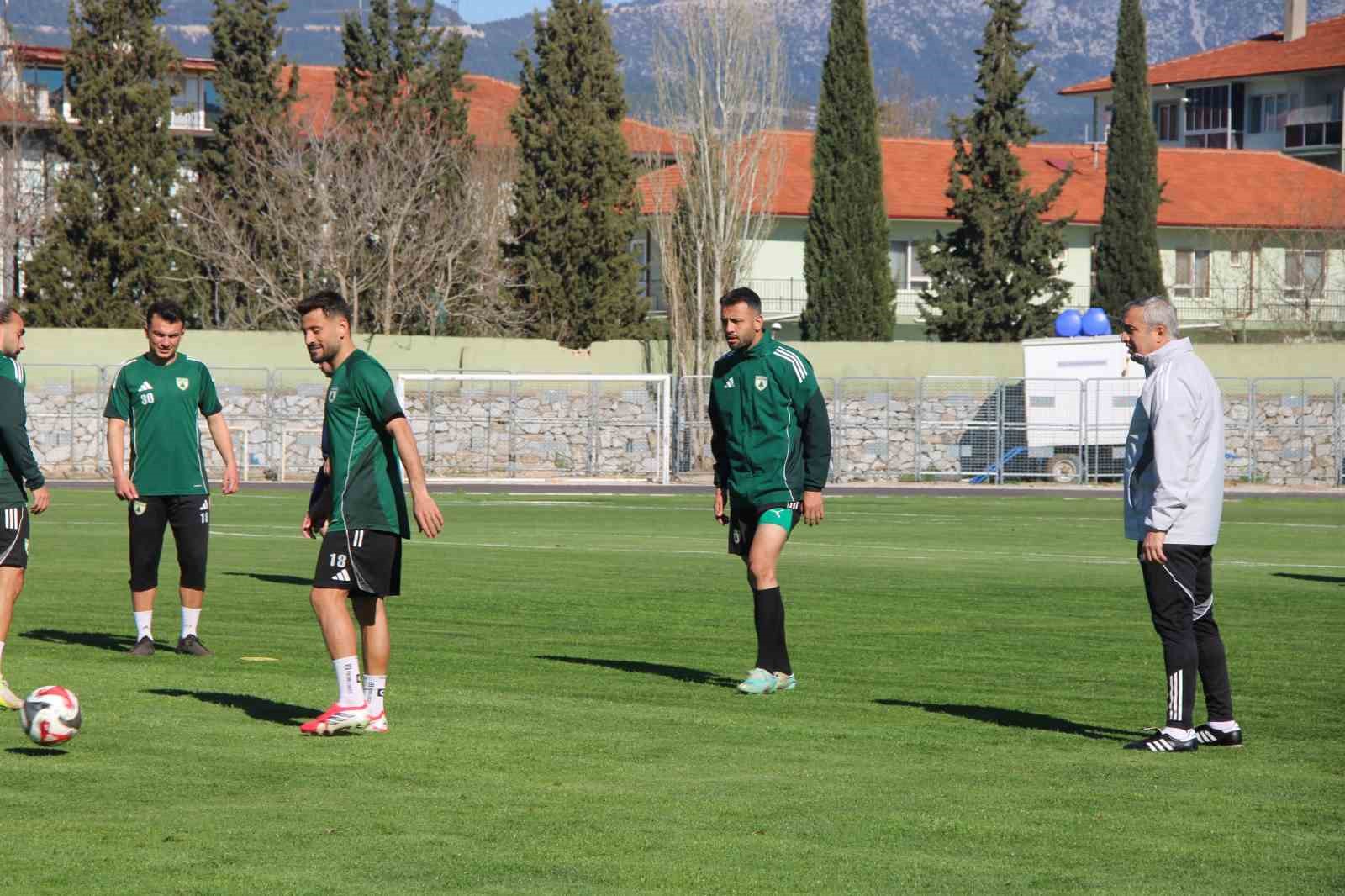 Muğlaspor Teknik Direktörü Sarıgül: "Özlediğimiz oyunla bu şehre şampiyonluğu getireceğiz"
Muğlaspor Teknik Direktörü Sarıgül: "Özlediğimiz oyunla bu şehre şampiyonluğu getireceğiz"