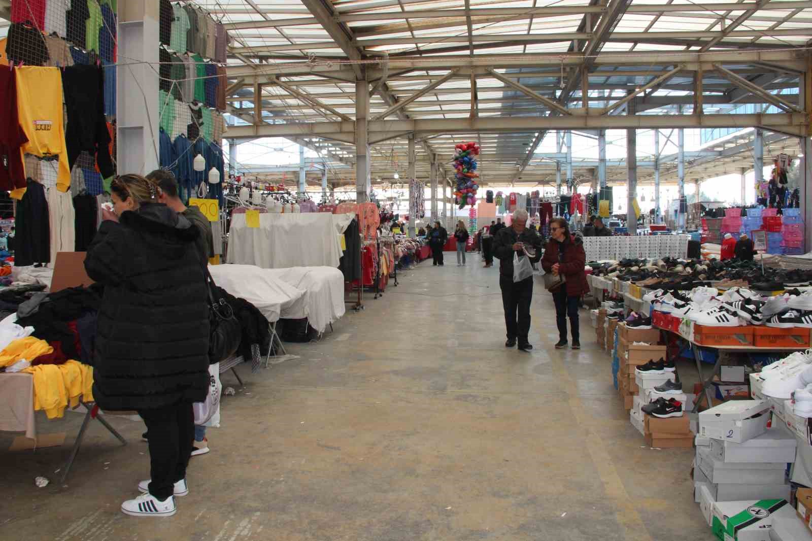 Muğlaspor yararına düzenlenen panayıra vatandaşlar ilgi gösterdi
