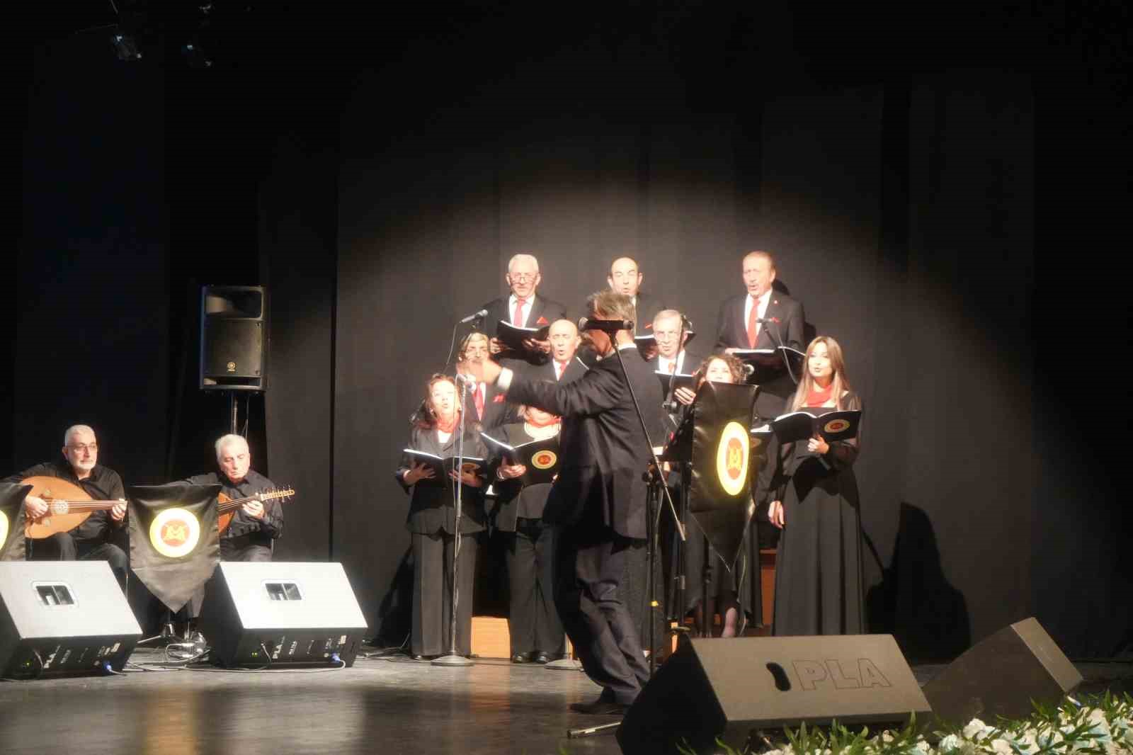 Muhayyerkürdi şarkılarla mest ettiler
