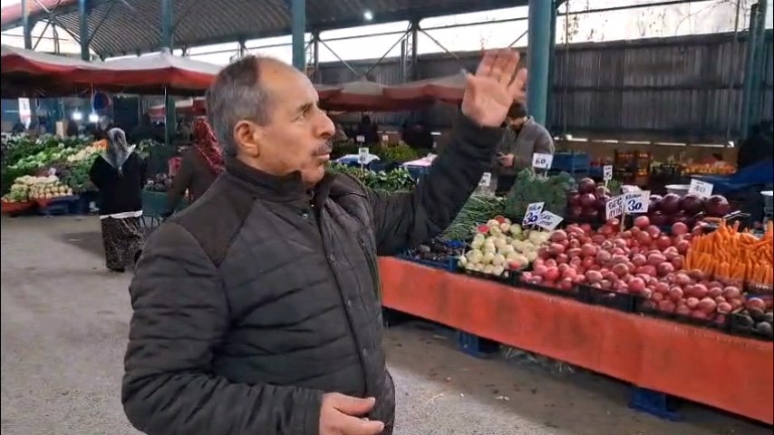 Muhtardan ‘Kapalı Pazar’ isyanı: "Pazarcı cereyandan kaçıyor, halk mağdur oluyor"
Muhtardan ‘Kapalı Pazar’ isyanı: "Pazarcı cereyandan kaçıyor, halk mağdur oluyor"
