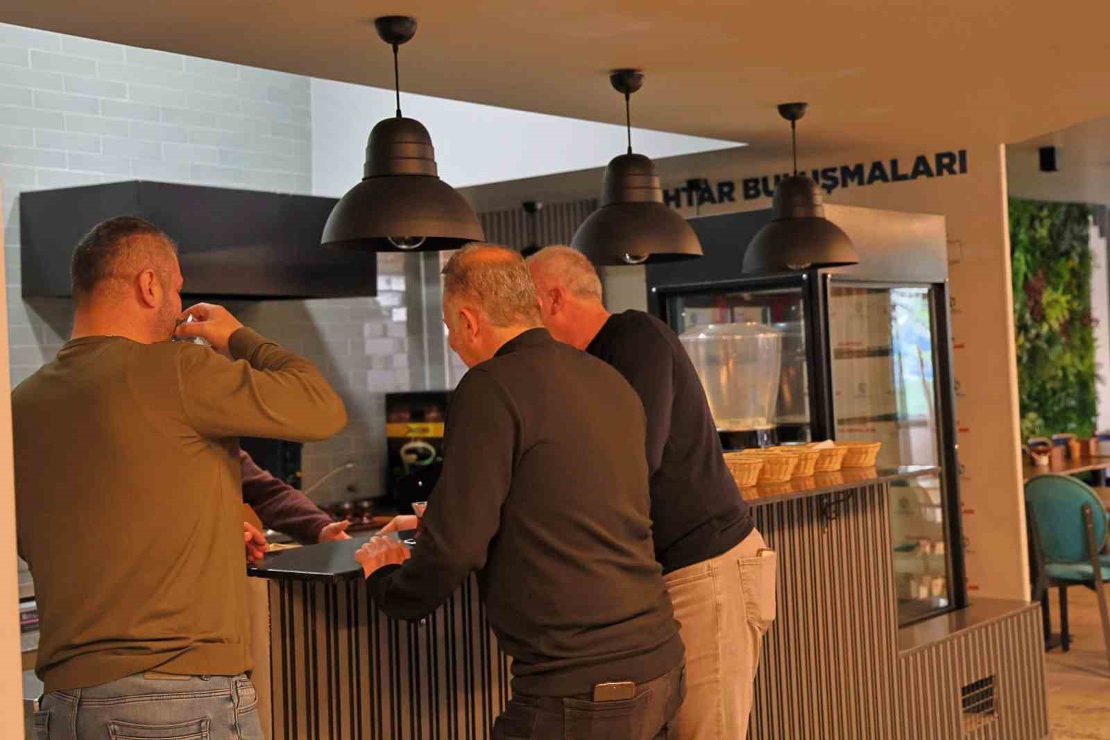 Muhtarlar, Türkiye’de ilk olan bu mekandan memnun
Muhtarlar, Türkiye’de ilk olan bu mekandan memnun