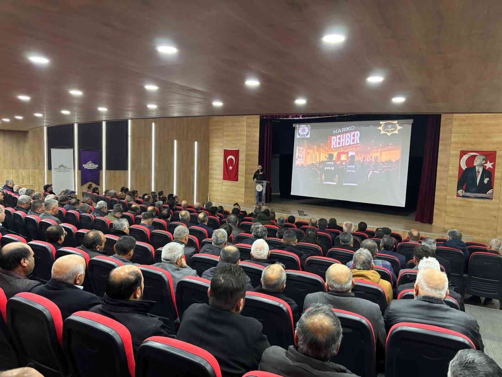 Muhtarlar ve annelere uyuşturucu ile mücadele eğitimi
