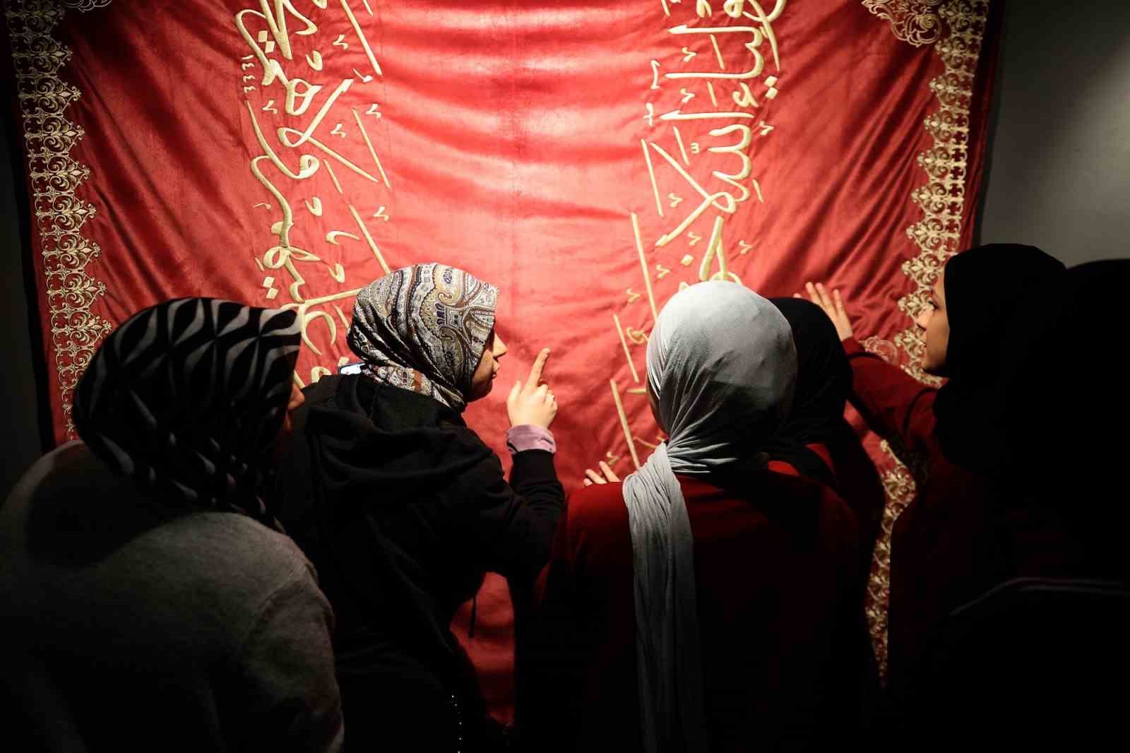 Mukaddes emanetler, Gaziantep Büyükşehir ev sahipliğinde vatandaşlarla buluşuyor
