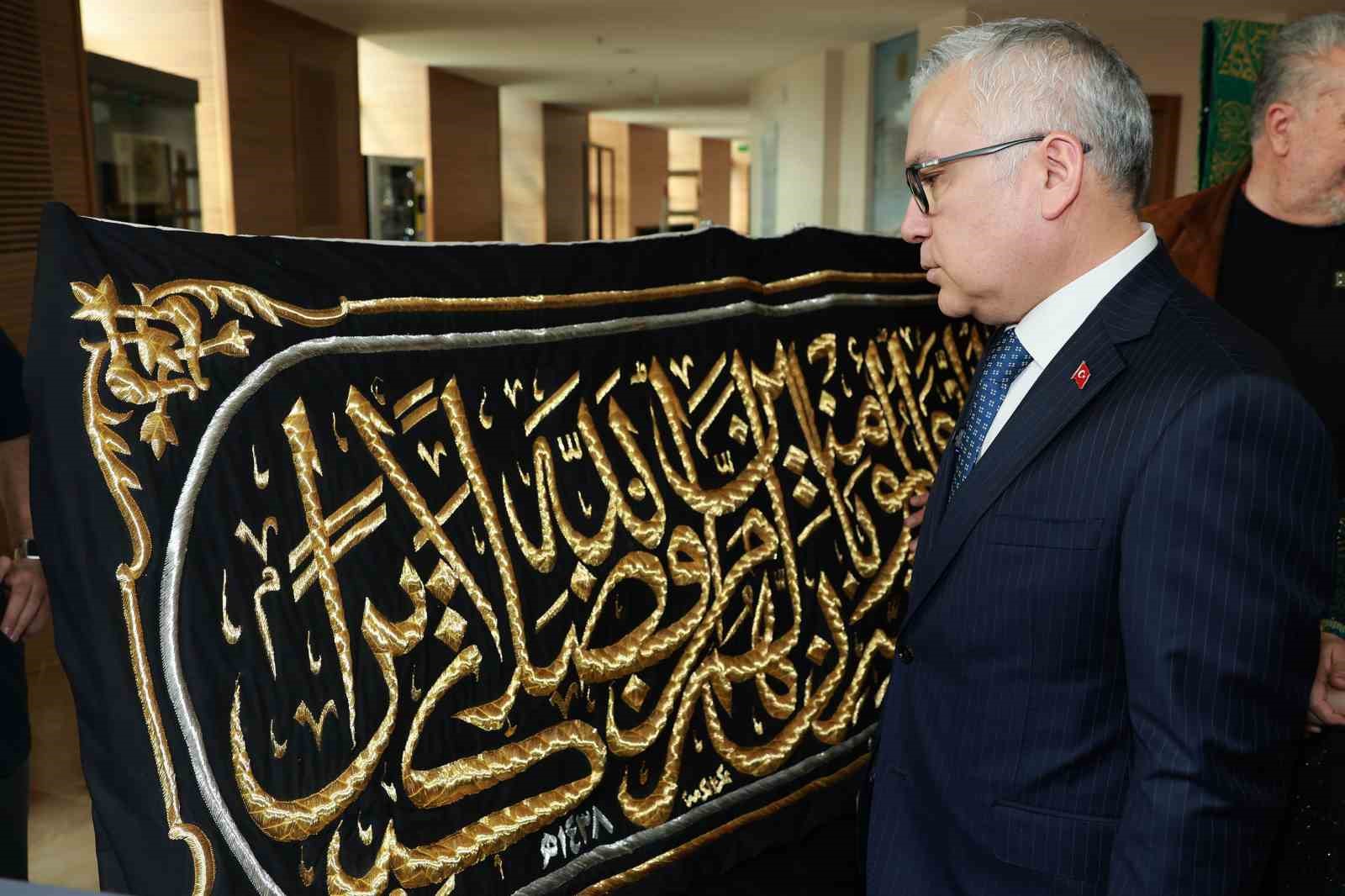 Mukaddes Emanetler Sergisi Sivas’ta Ziyarete Açıldı
