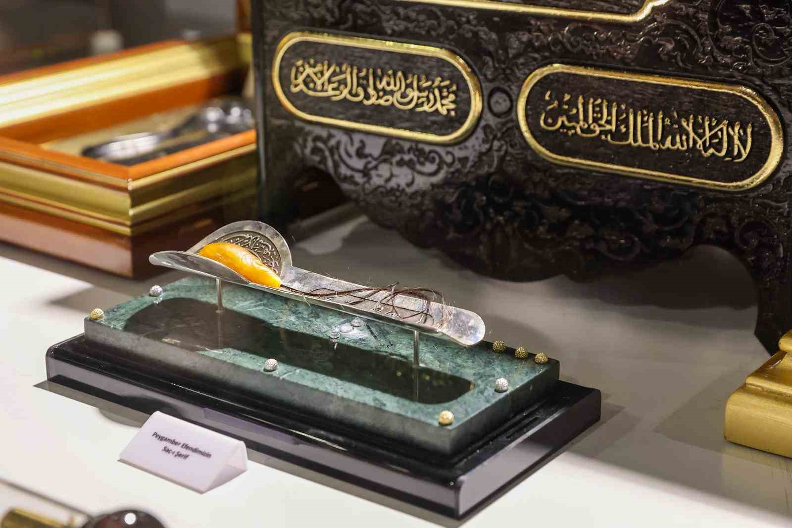 Mukaddes Emanetler Sergisi’ne yoğun ilgi
Mukaddes Emanetler Sergisi’ne yoğun ilgi