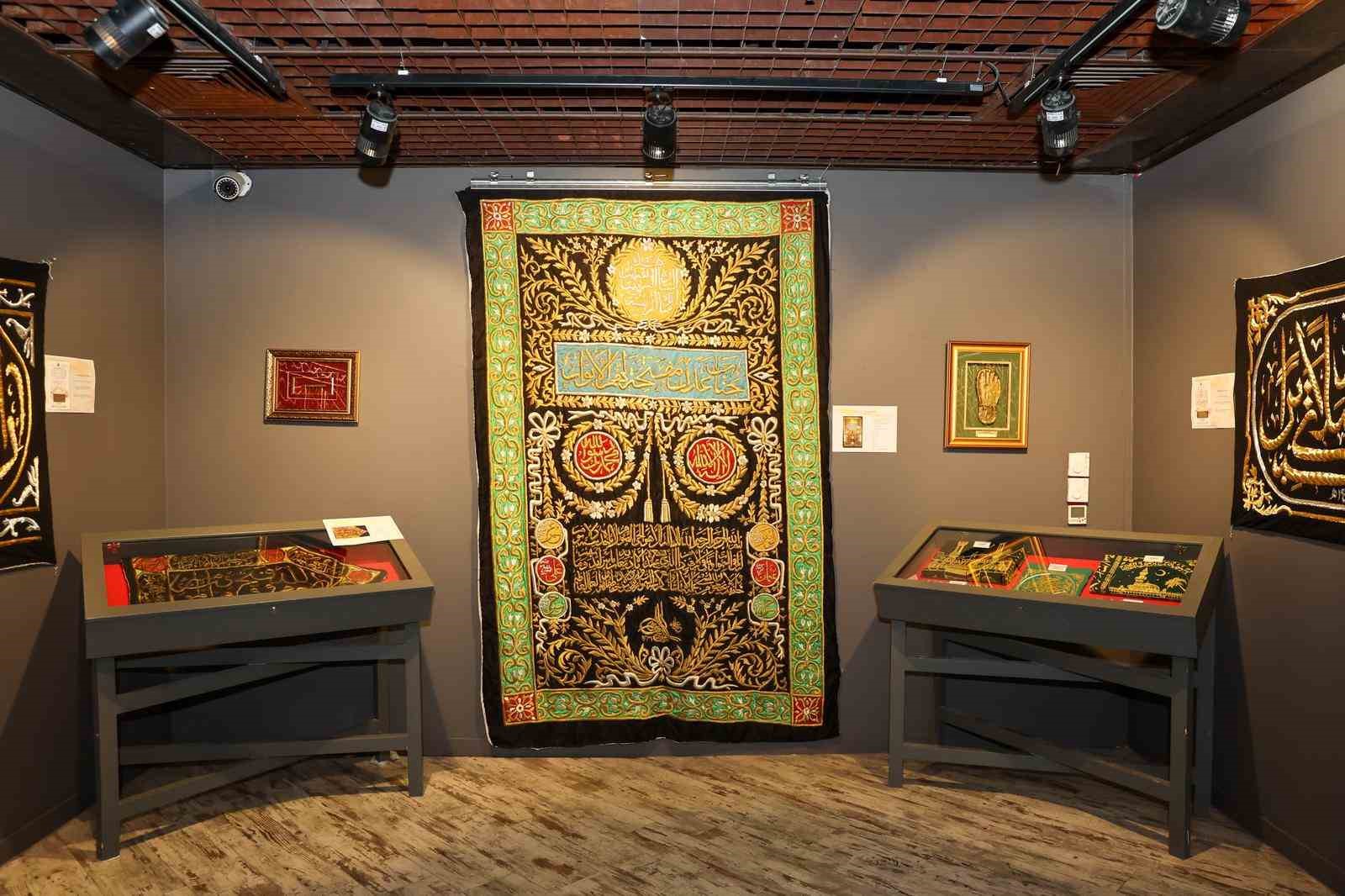 Mukaddes Emanetler Sergisi’ne yoğun ilgi
Mukaddes Emanetler Sergisi’ne yoğun ilgi