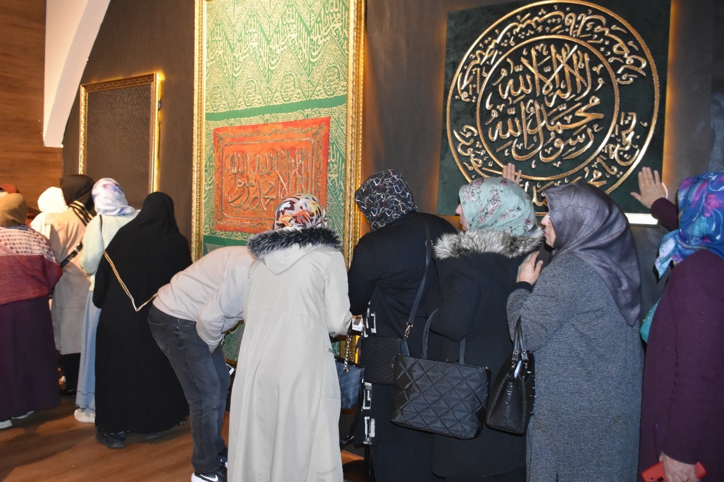 Mukaddes Emanetler Sergisi’ne yoğun ilgi
