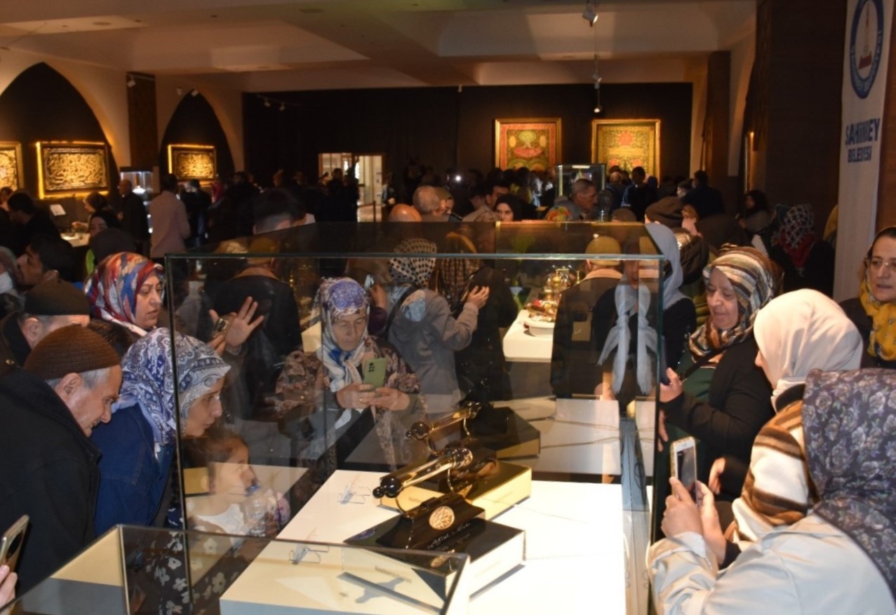 Mukaddes Emanetler Sergisi’ne yoğun ilgi
