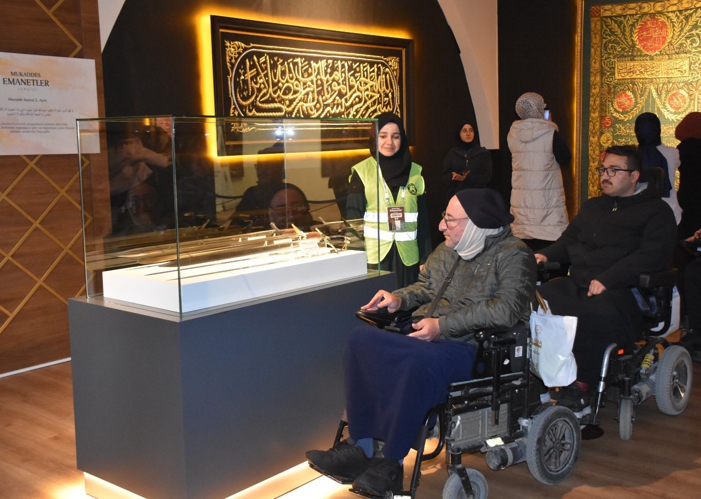 Mukaddes Emanetler Sergisi’ne yoğun ilgi
