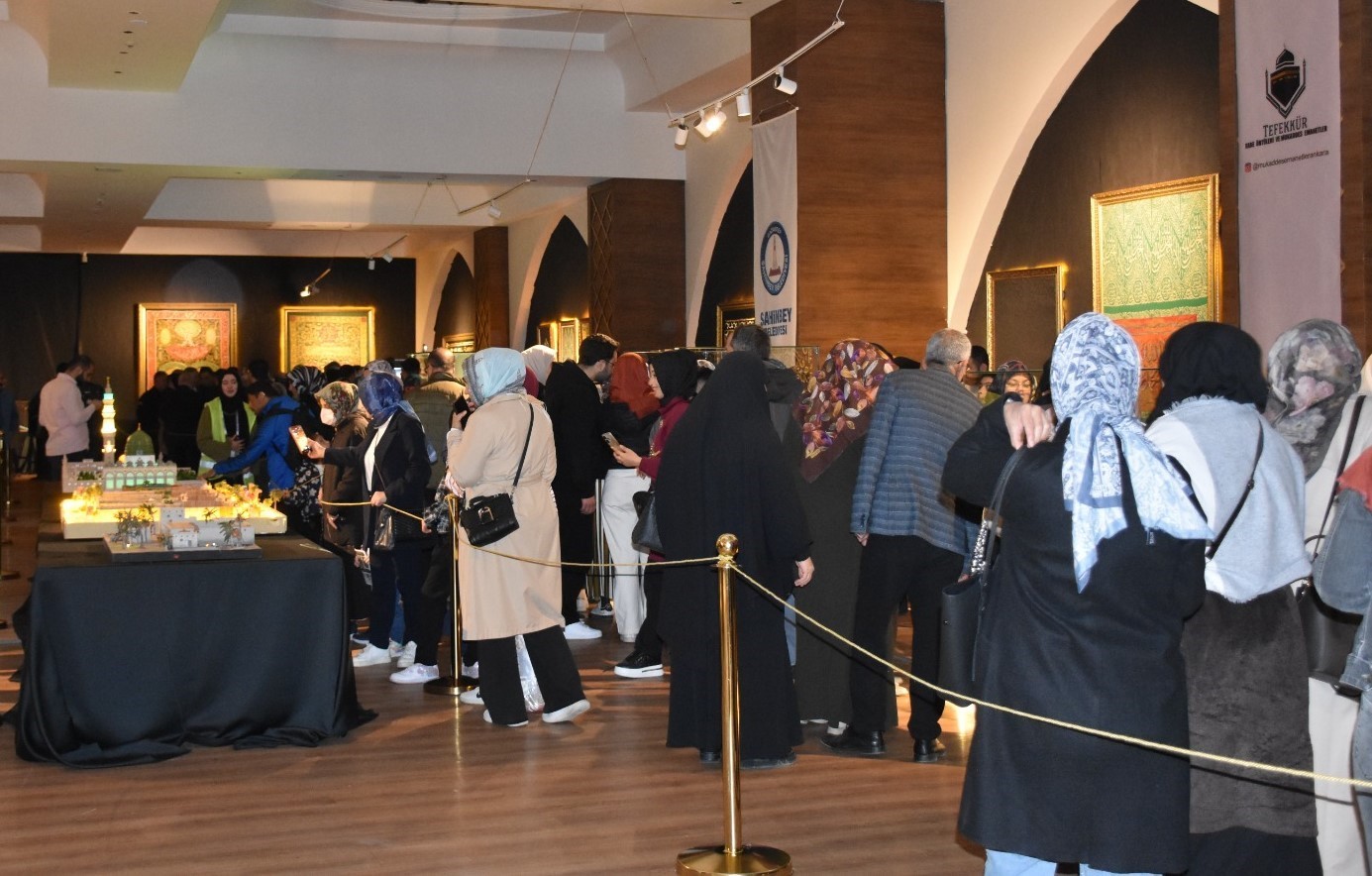 Mukaddes Emanetler Sergisi’ne yoğun ilgi
