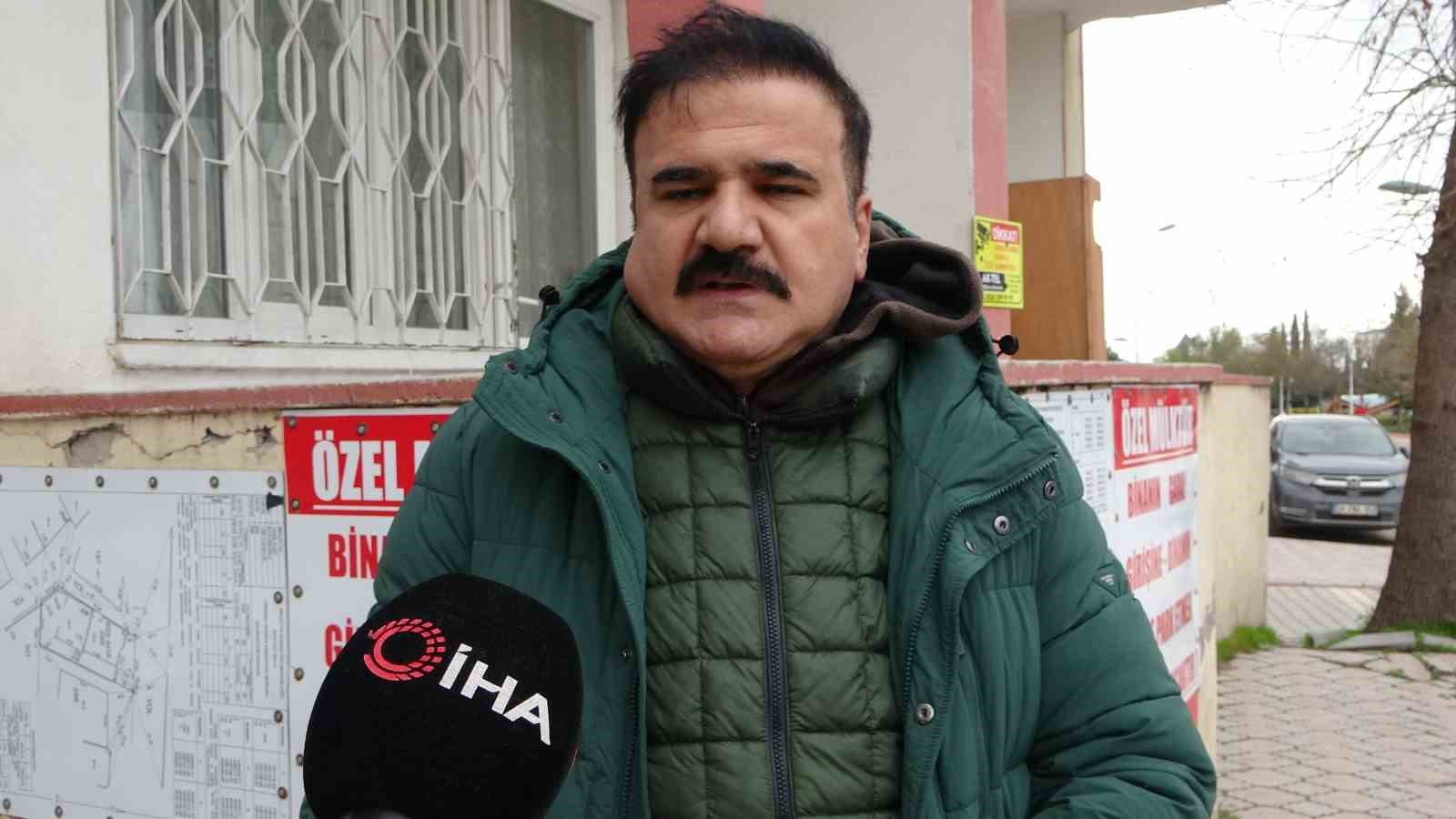 "Mülküm" diyerek kaldırımı dubalarla kapattı
