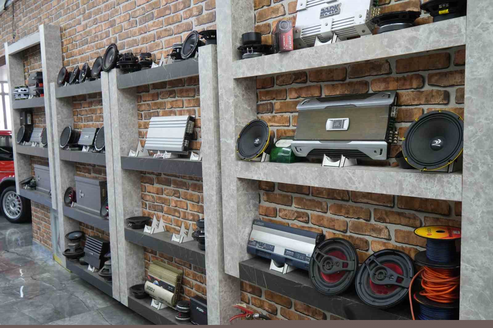 Multimedya ekran işleri düşürdü, APP plaka ise artırdı
