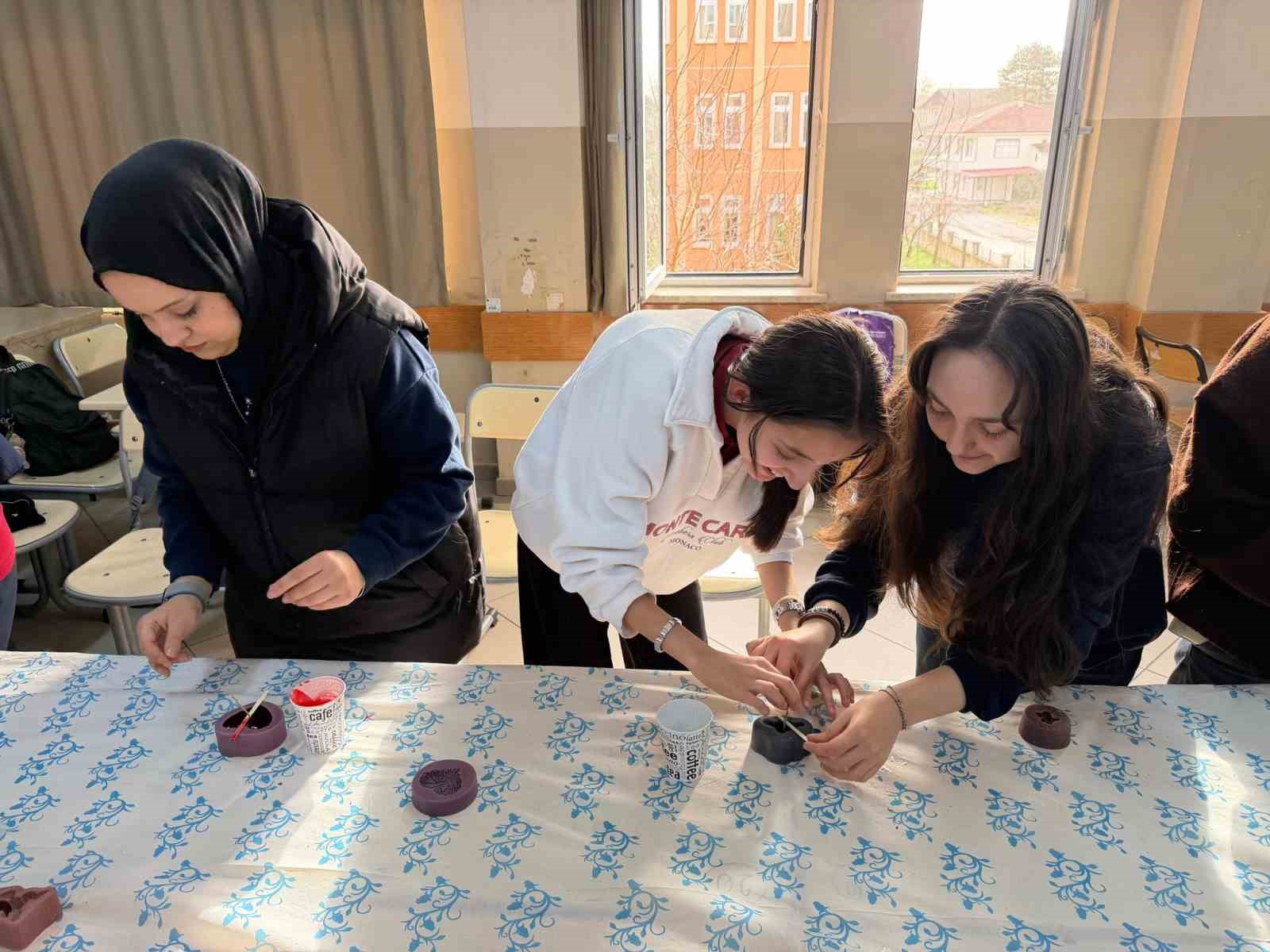 Mum atölyesi liselileri etkiledi
