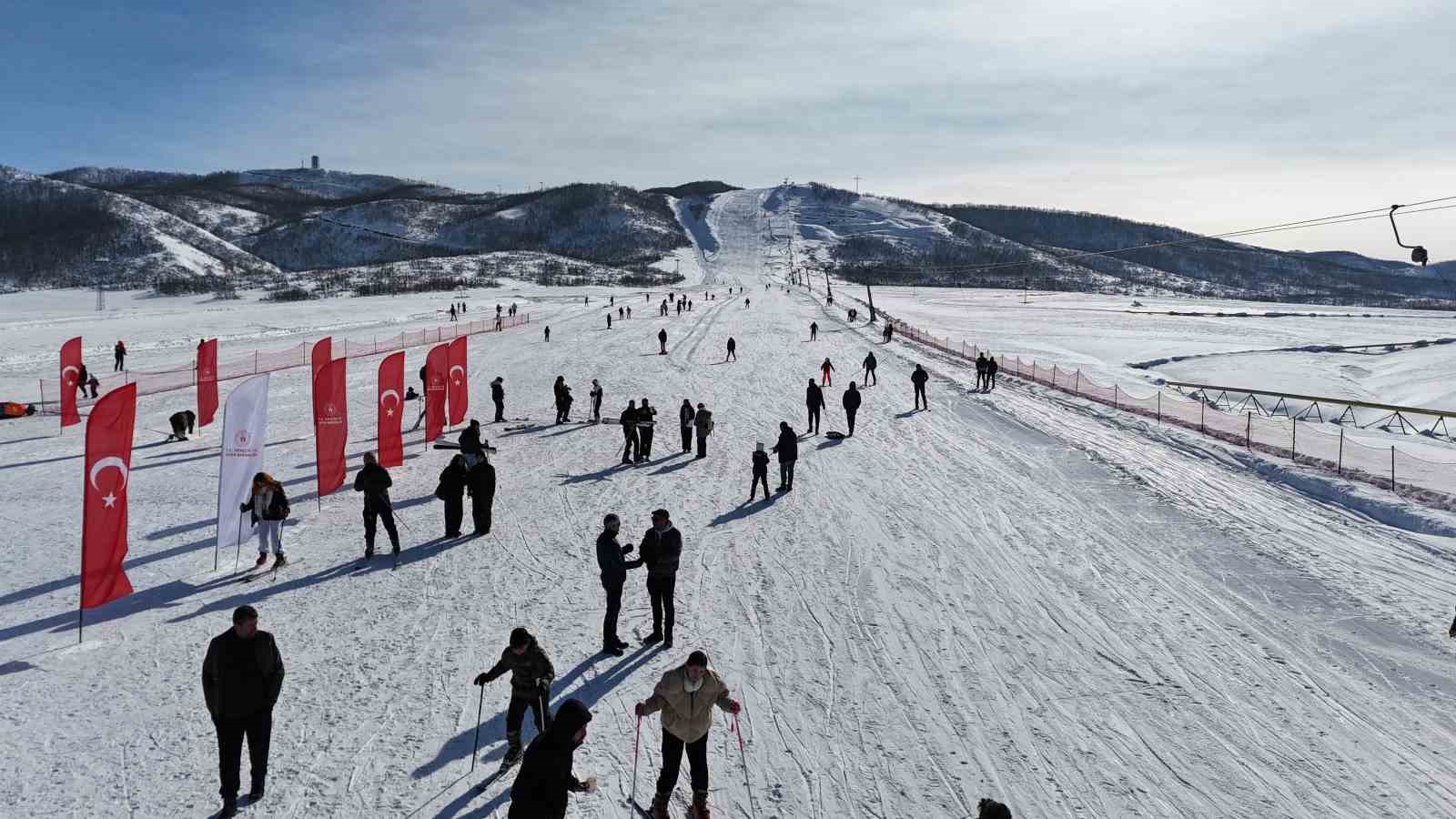 Munzur’un eteklerinde kayak sezonu başladı
