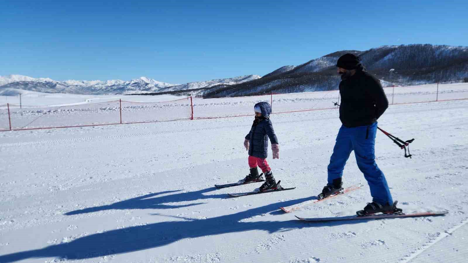 Munzur’un eteklerinde kayak sezonu başladı
