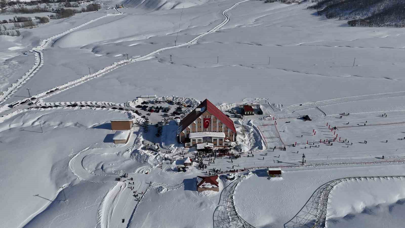 Munzur’un eteklerinde kayak sezonu başladı
