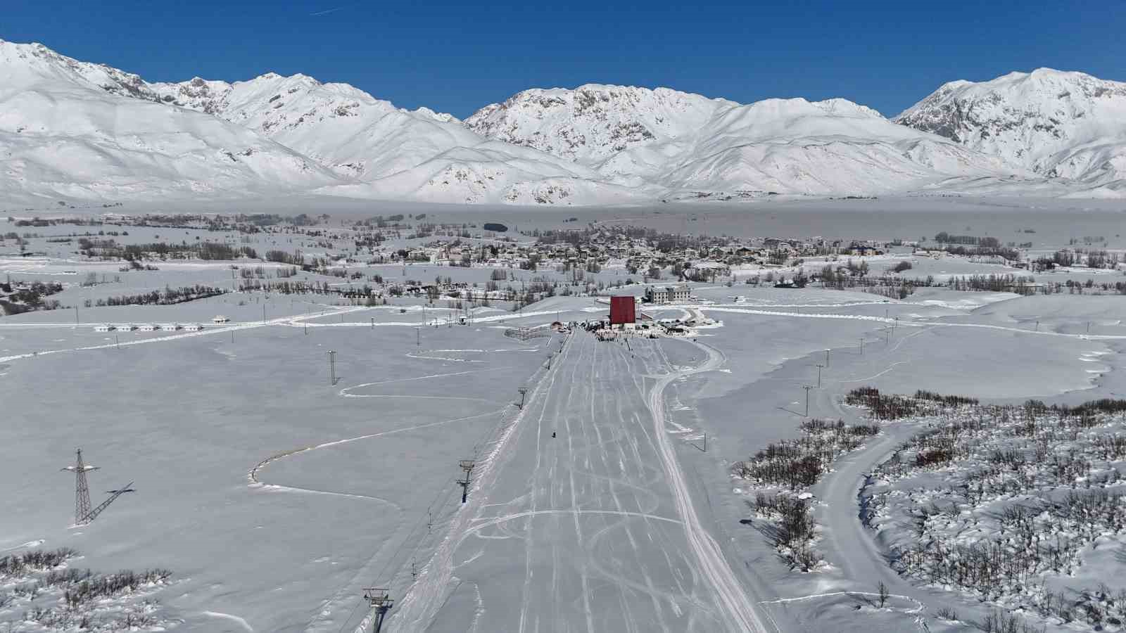 Munzur’un eteklerinde kayak sezonu başladı
