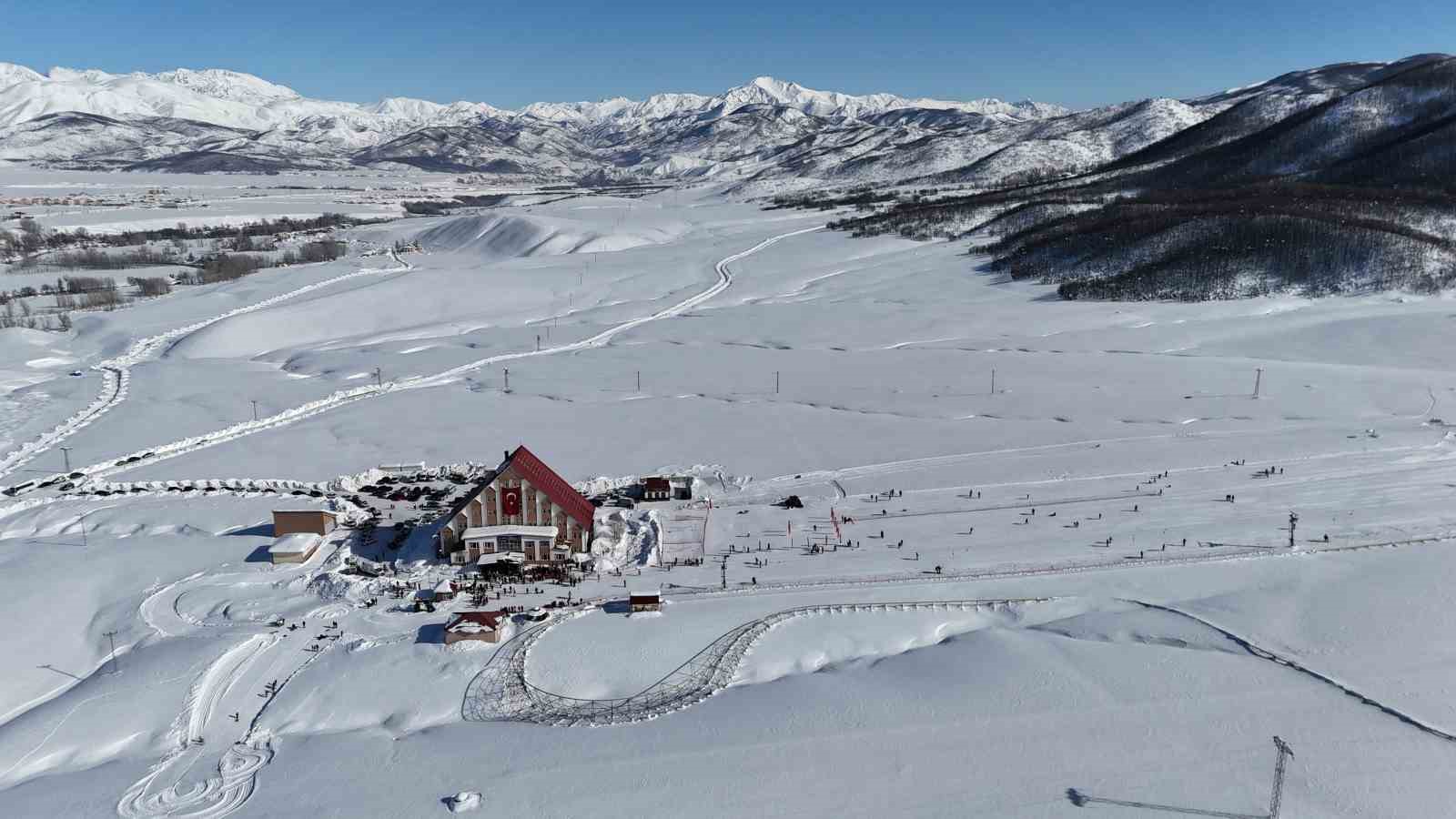 Munzur’un eteklerinde kayak sezonu başladı
